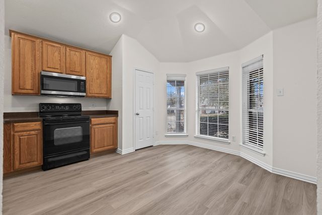 1037 Castle Top Drive, Fort Worth, TX 76052