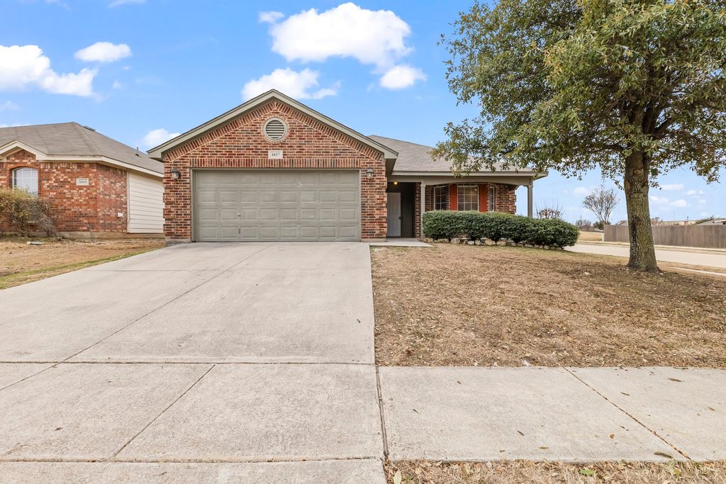 1037 Castle Top Drive, Fort Worth, TX 76052