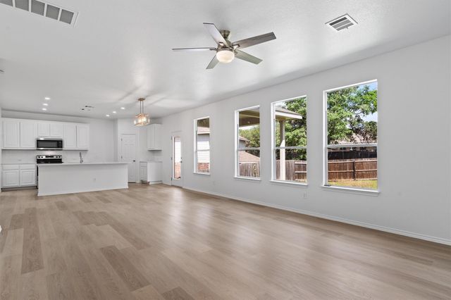1816 Melissa Oaks LN, Austin, TX 78744