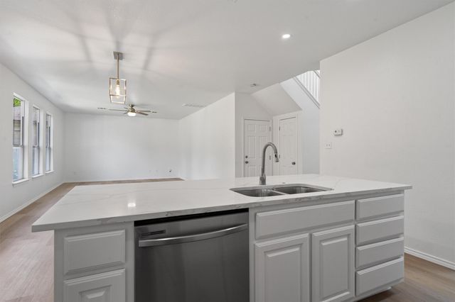 1816 Melissa Oaks LN, Austin, TX 78744