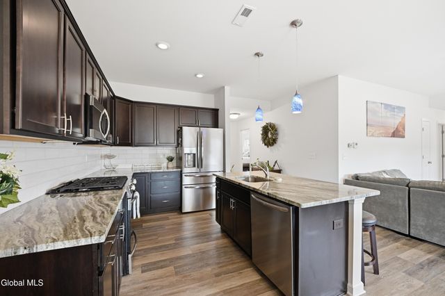 39 Jared Court, Colonie, NY 12047