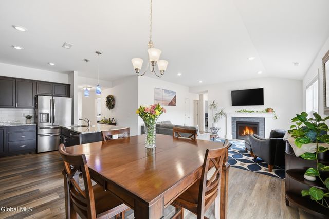 39 Jared Court, Colonie, NY 12047