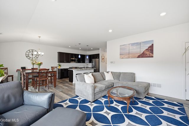 39 Jared Court, Colonie, NY 12047