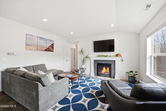 39 Jared Court, Colonie, NY 12047