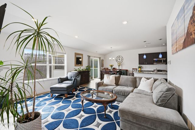 39 Jared Court, Colonie, NY 12047