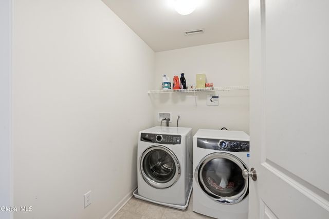 39 Jared Court, Colonie, NY 12047