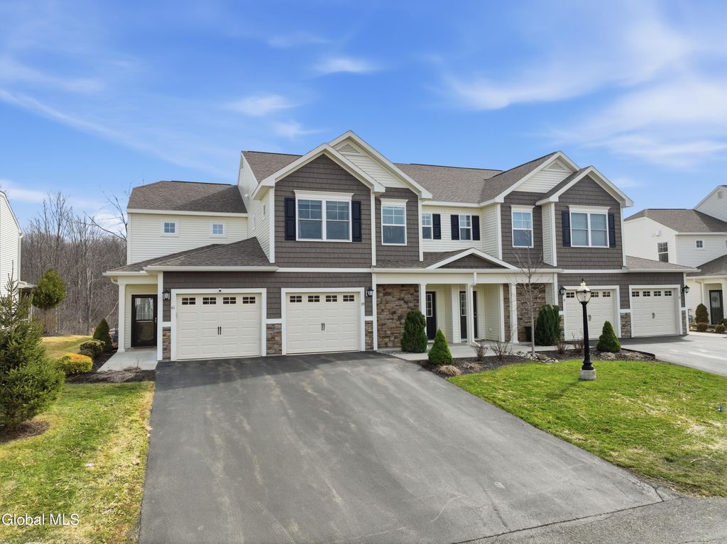 39 Jared Court, Colonie, NY 12047
