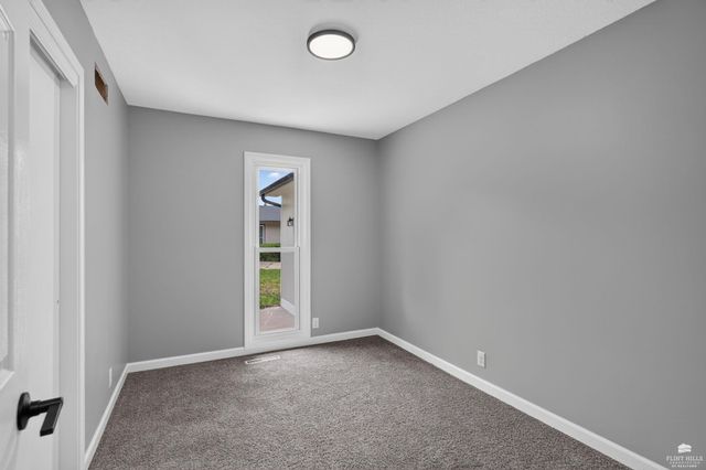 2111 Timbercreek Drive, Manhattan, KS 66502