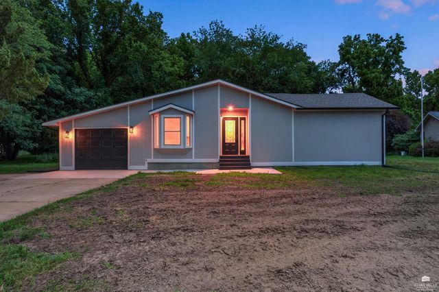 2111 Timbercreek Drive, Manhattan, KS 66502