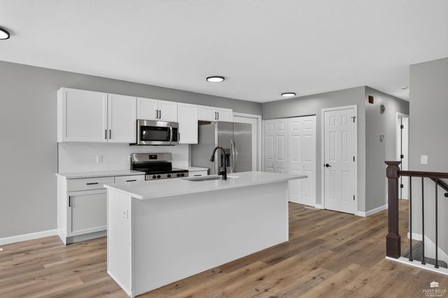 2111 Timbercreek Drive, Manhattan, KS 66502