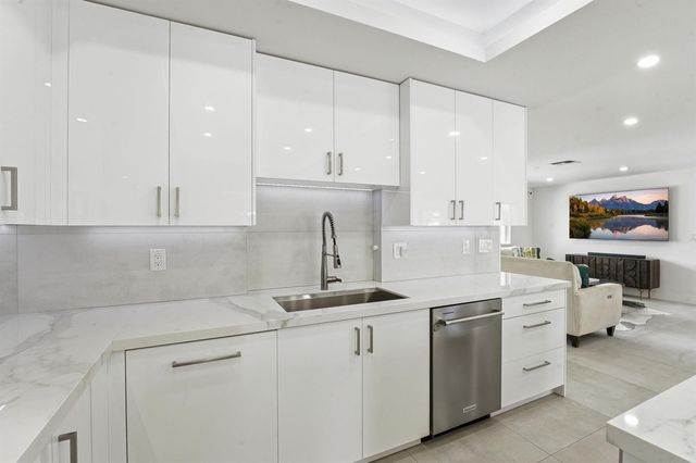 120 SE 12th Court, Pompano Beach, FL 33060