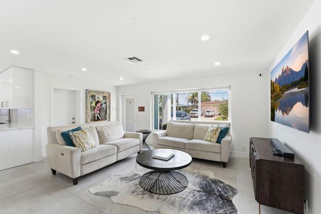 120 SE 12th Court, Pompano Beach, FL 33060
