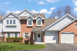 884 QUIN Court 201, Naperville, IL 60563