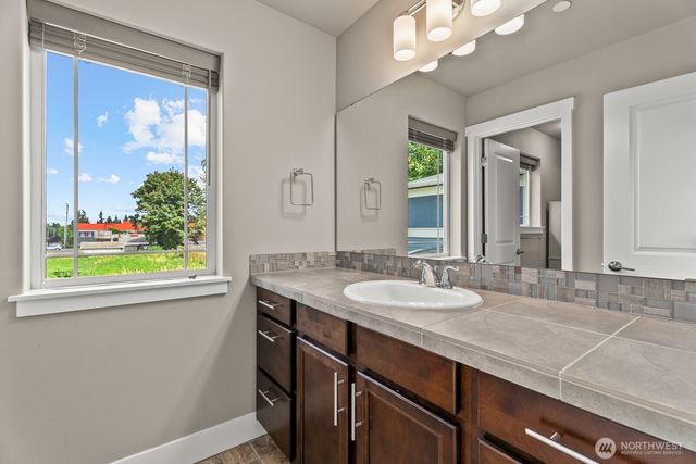 35703 20th Avenue SW, Federal Way, WA 98023
