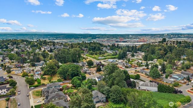 35703 20th Avenue SW, Federal Way, WA 98023