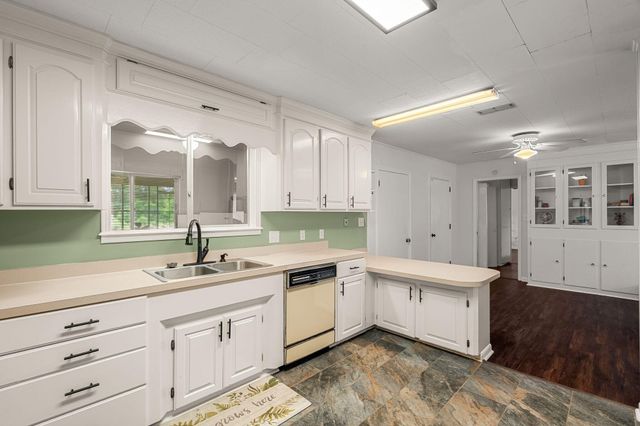 73 River Rd., Hattiesburg, MS 39401
