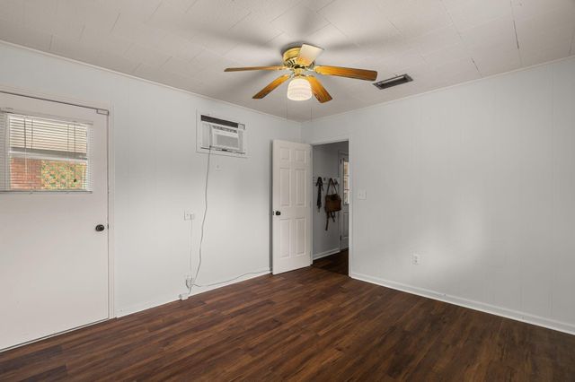 73 River Rd., Hattiesburg, MS 39401