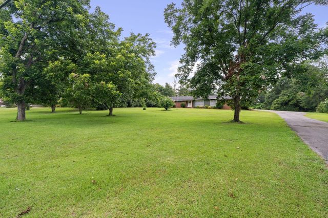 73 River Rd., Hattiesburg, MS 39401