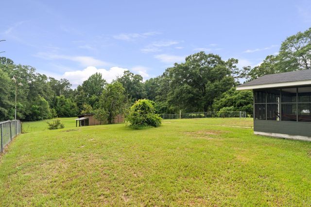 73 River Rd., Hattiesburg, MS 39401