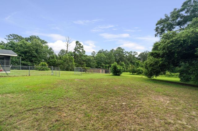 73 River Rd., Hattiesburg, MS 39401