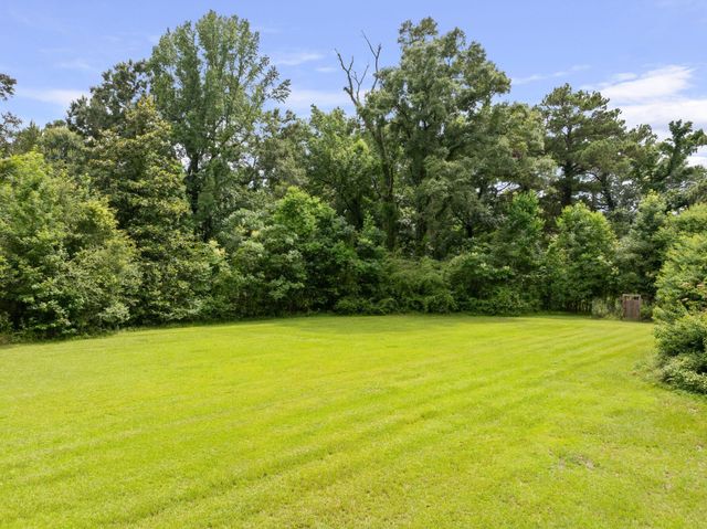 73 River Rd., Hattiesburg, MS 39401