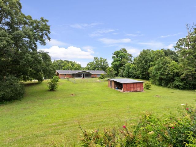 73 River Rd., Hattiesburg, MS 39401