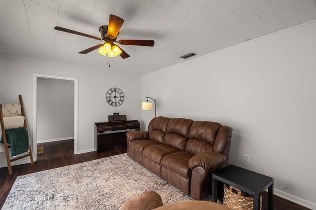 73 River Rd., Hattiesburg, MS 39401
