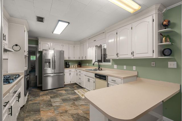 73 River Rd., Hattiesburg, MS 39401