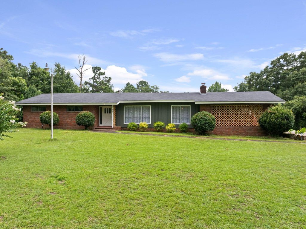 73 River Rd., Hattiesburg, MS 39401