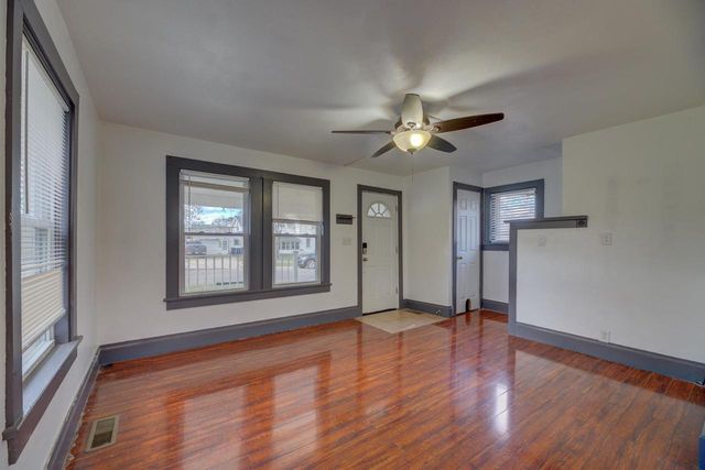 909 Johnson Street, Janesville, WI 53548