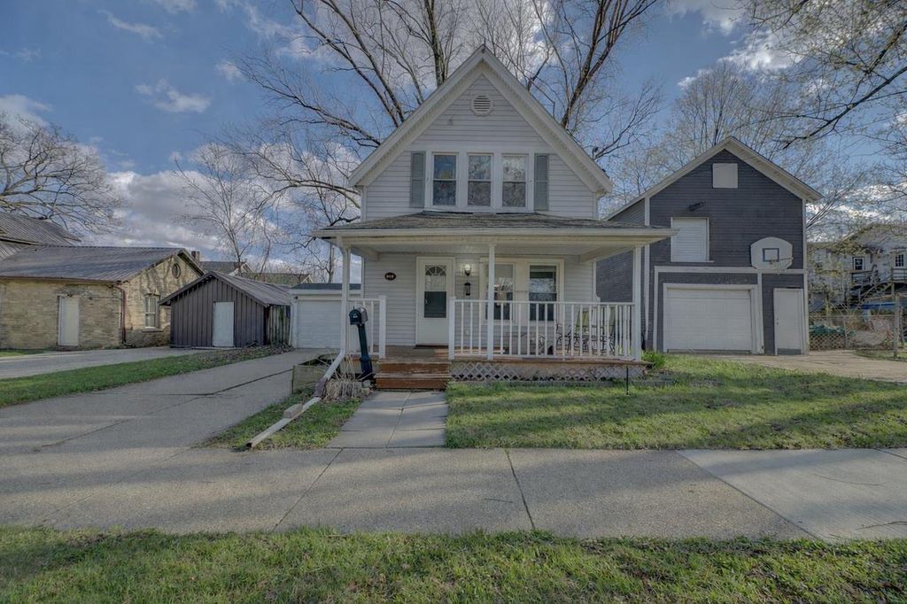 909 Johnson Street, Janesville, WI 53548