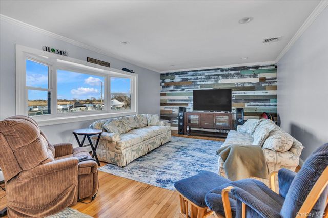 351 Venetian Boulevard, Lindenhurst, NY 11757