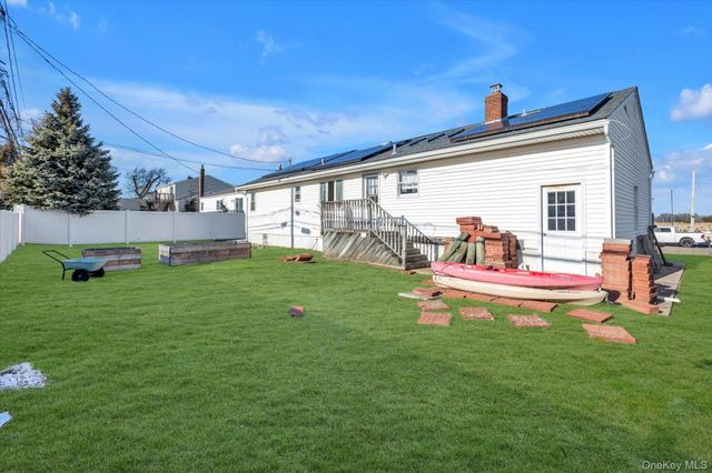 351 Venetian Boulevard, Lindenhurst, NY 11757