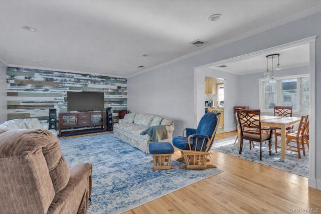 351 Venetian Boulevard, Lindenhurst, NY 11757