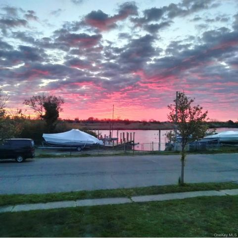 351 Venetian Boulevard, Lindenhurst, NY 11757