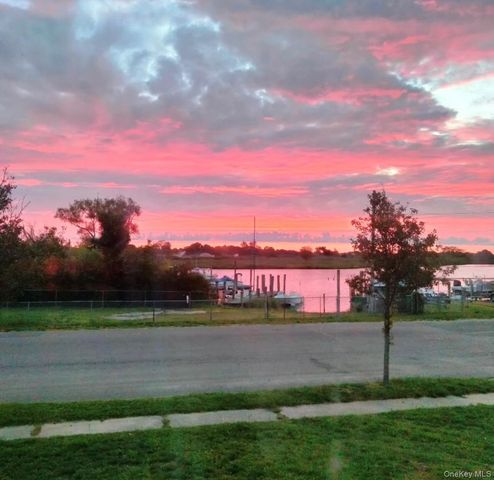 351 Venetian Boulevard, Lindenhurst, NY 11757