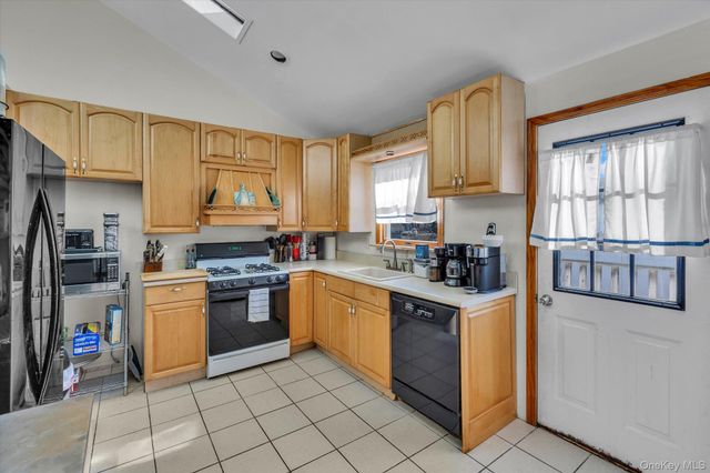 351 Venetian Boulevard, Lindenhurst, NY 11757