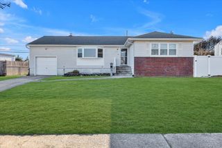 351 Venetian Boulevard, Lindenhurst, NY 11757
