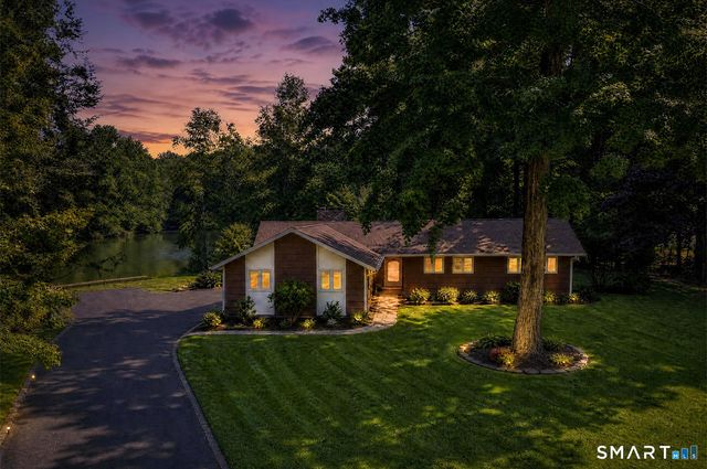 154 Driftwood Lane, Trumbull, CT 06611