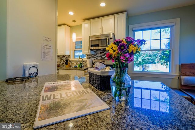 236 N CLEVELAND ST, Arlington, VA 22201