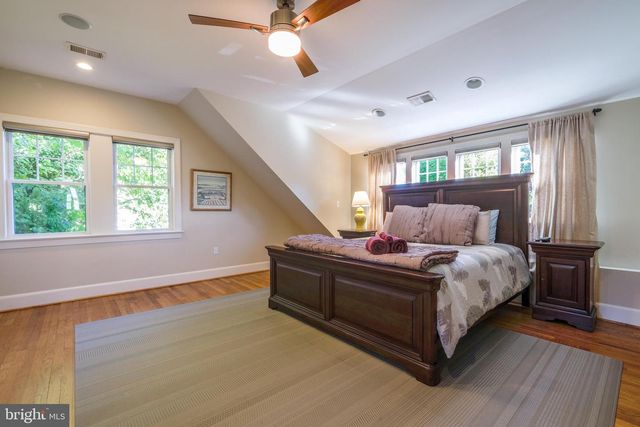 236 N CLEVELAND ST, Arlington, VA 22201