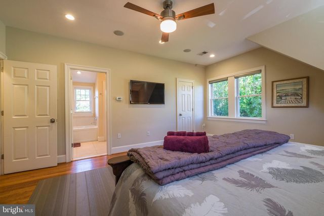 236 N CLEVELAND ST, Arlington, VA 22201