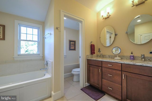 236 N CLEVELAND ST, Arlington, VA 22201