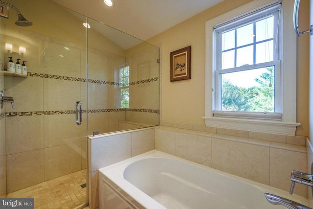 236 N CLEVELAND ST, Arlington, VA 22201