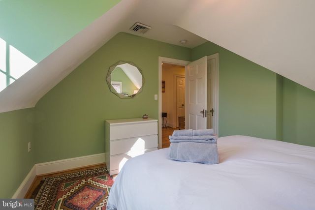 236 N CLEVELAND ST, Arlington, VA 22201