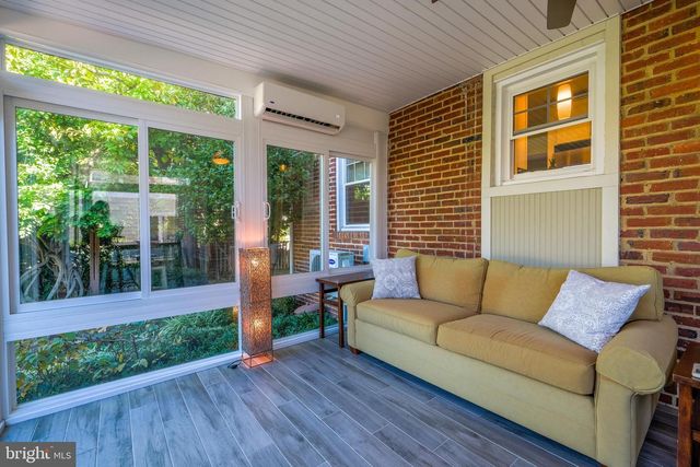 236 N CLEVELAND ST, Arlington, VA 22201