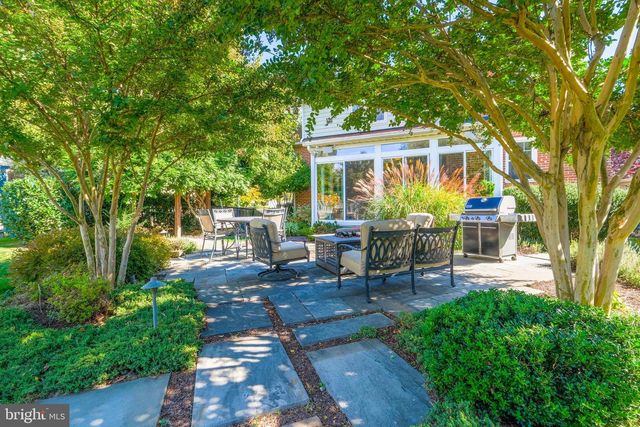 236 N CLEVELAND ST, Arlington, VA 22201