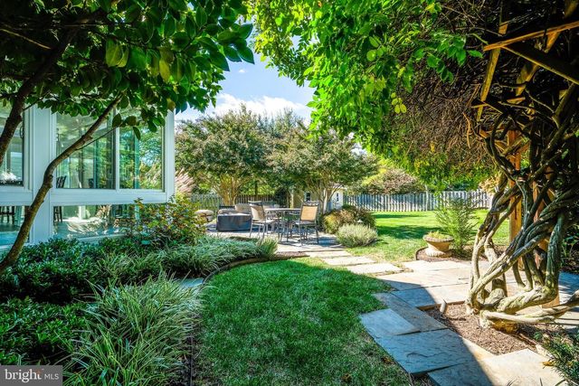 236 N CLEVELAND ST, Arlington, VA 22201