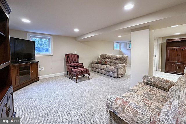 236 N CLEVELAND ST, Arlington, VA 22201