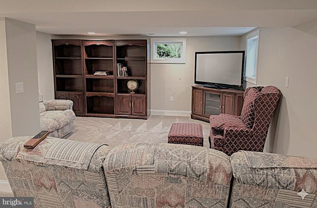 236 N CLEVELAND ST, Arlington, VA 22201